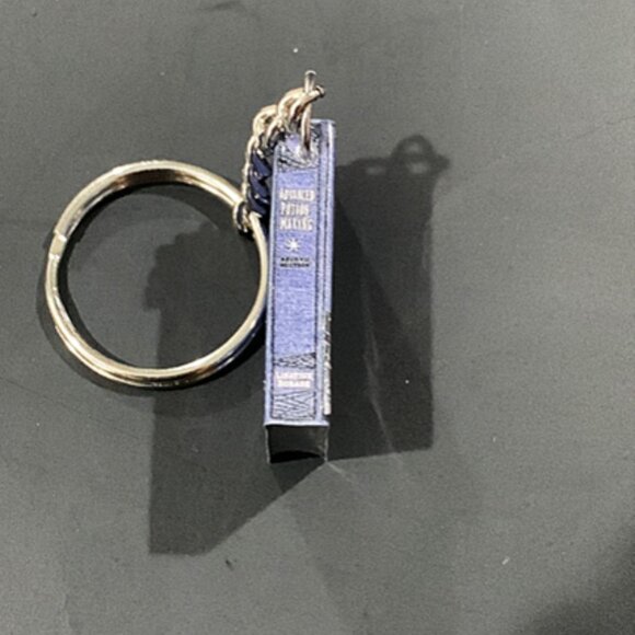 Advanced Potion Making Keychain – Blue Edition Mini Replica - Picture 6 of 9
